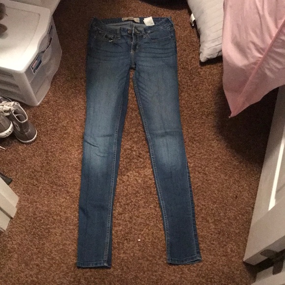 Hollister Super Skinny Jeans - Picture 2 of 3